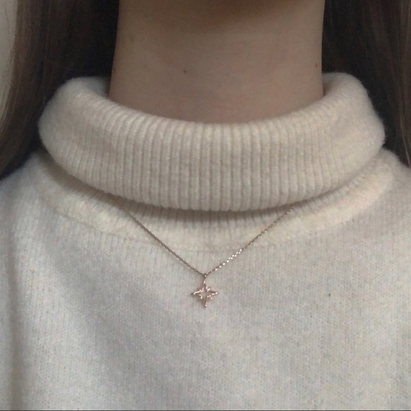 Forever 21 Jewelry - Gold Star Necklace